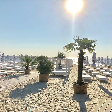 Appartamento Mamaia Nord Năvodari Esterno foto