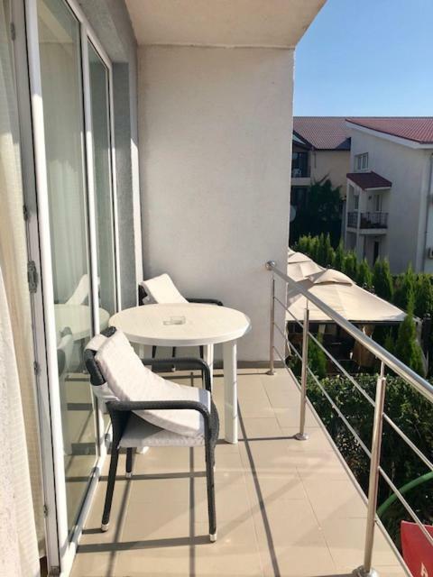 Appartamento Mamaia Nord Năvodari Esterno foto